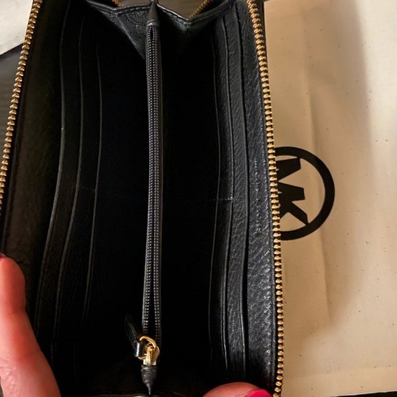 Michael Kors Black Continental Zip Leather Wallet with DUSTY - Picture 2 of 3